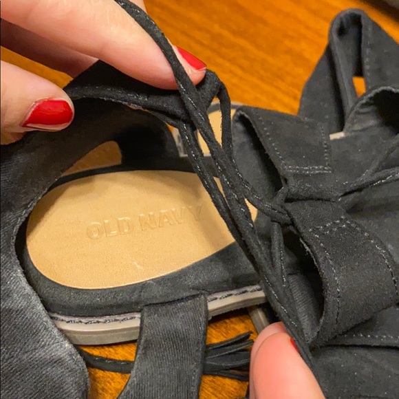 Old navy black gladiator sandals - Picture 3 of 4
